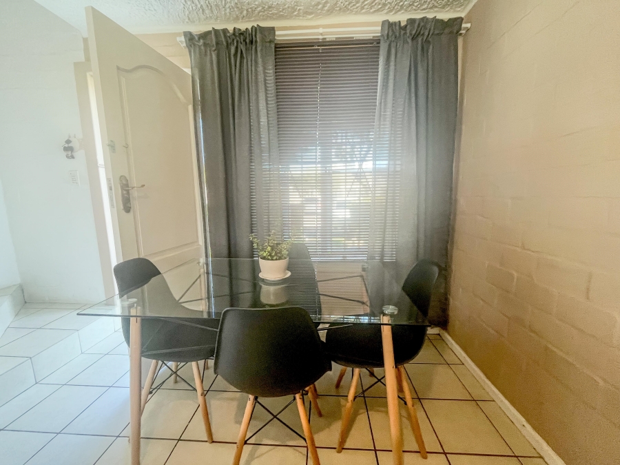 To Let 2 Bedroom Property for Rent in Pinelands Western Cape